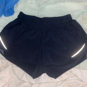 Navy Lululemon Hotty-hot shorts. length 2.5. Size 4